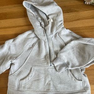 Lulu lemon scuba 1/2 zip in heather gray with hood